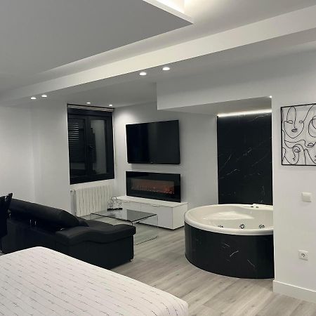 Black And White Suite "La Marinera" 乌迪亚莱斯堡 外观 照片