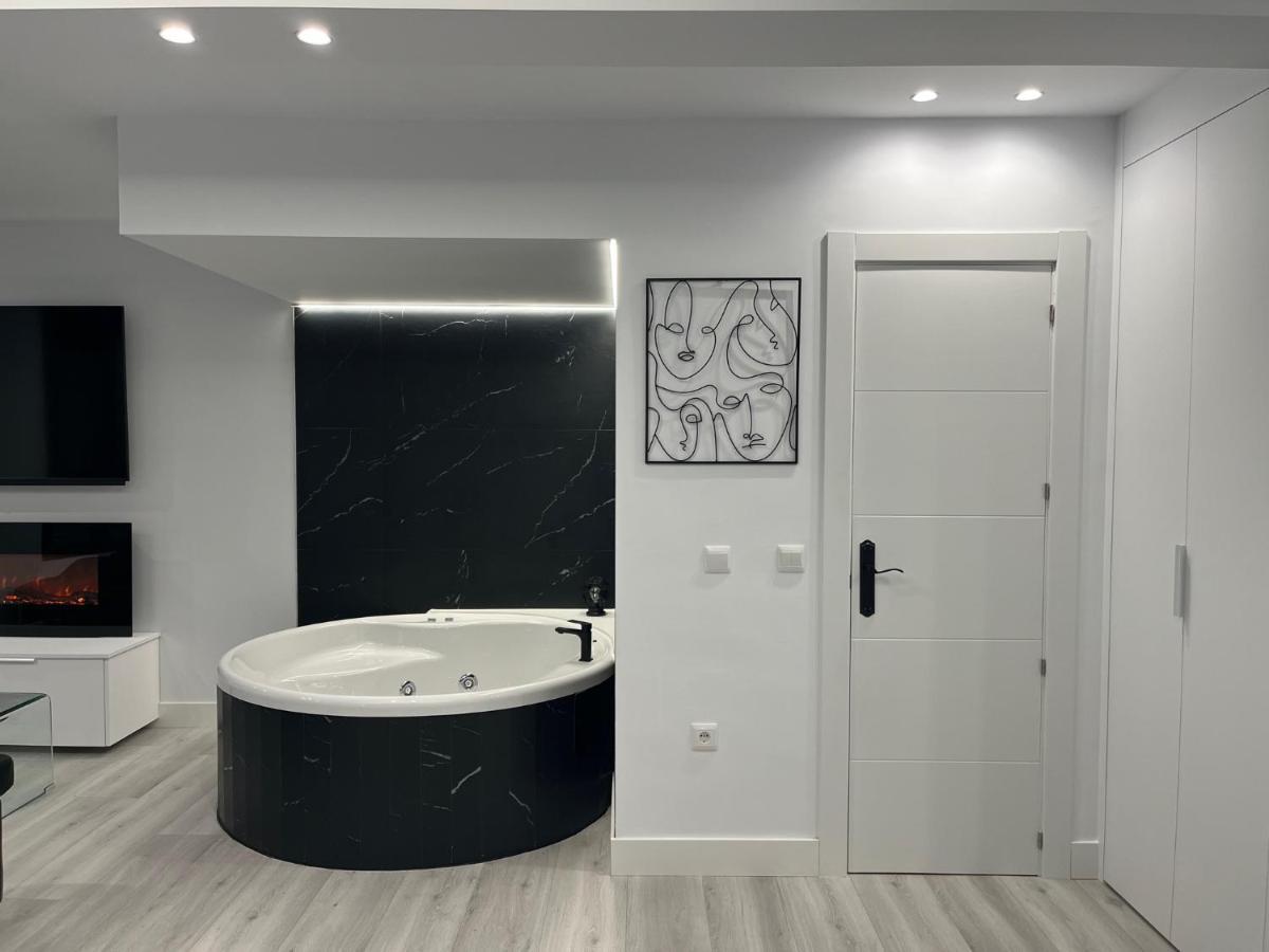 Black And White Suite "La Marinera" 乌迪亚莱斯堡 外观 照片