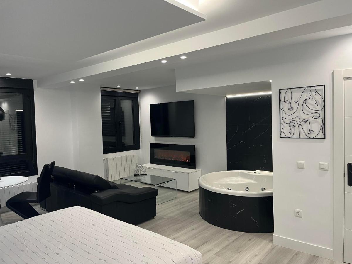 Black And White Suite "La Marinera" 乌迪亚莱斯堡 外观 照片